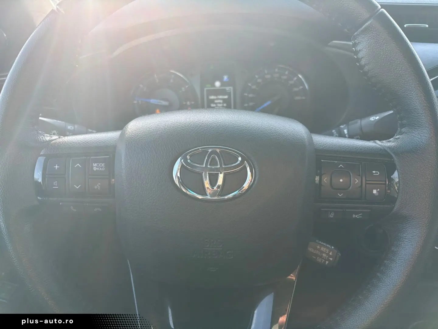 TOYOTA Hilux 4x4 Double Cab Invincible  AHK 360  Leder