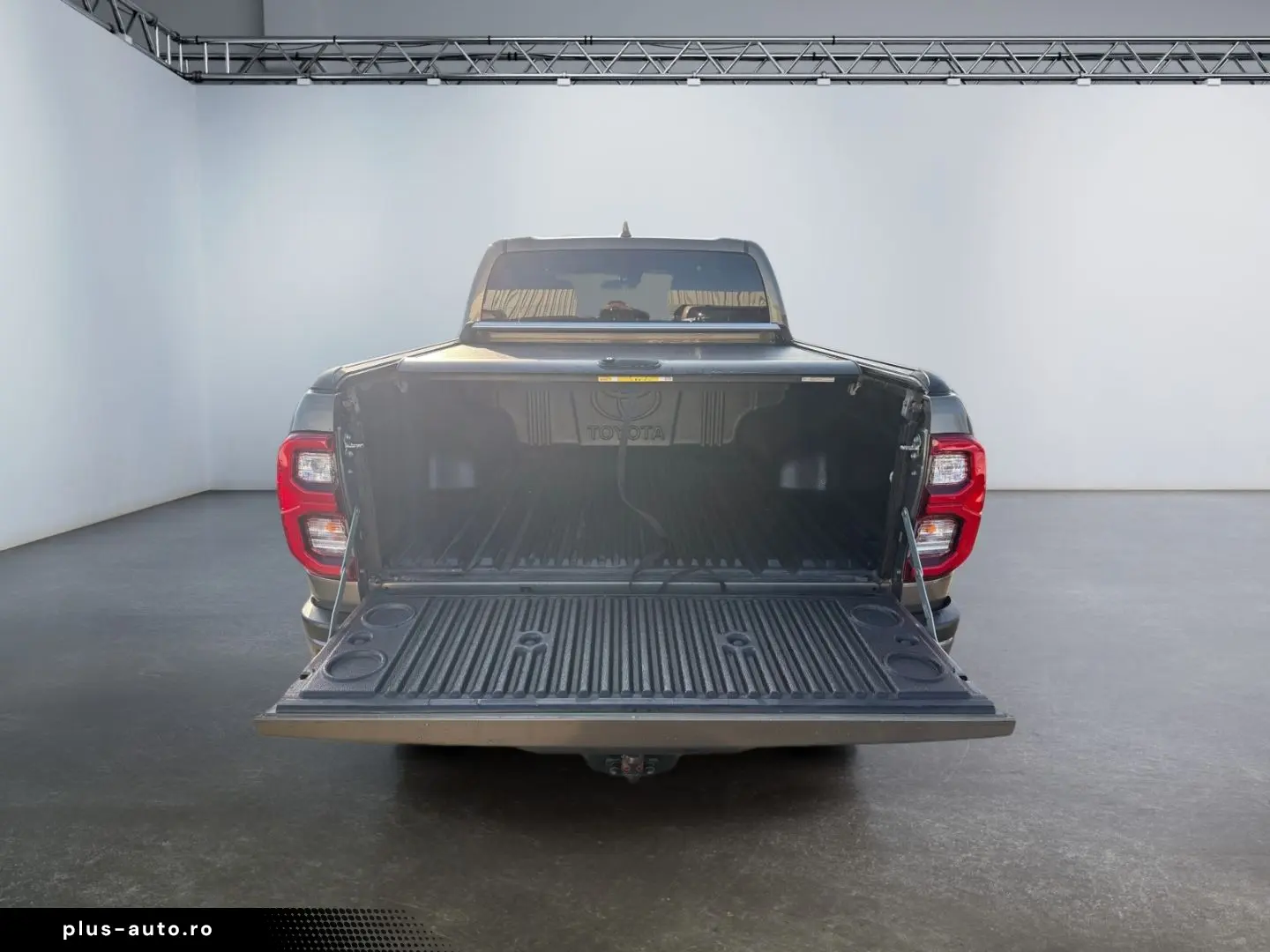 TOYOTA Hilux 4x4 Double Cab Invincible  AHK 360  Leder