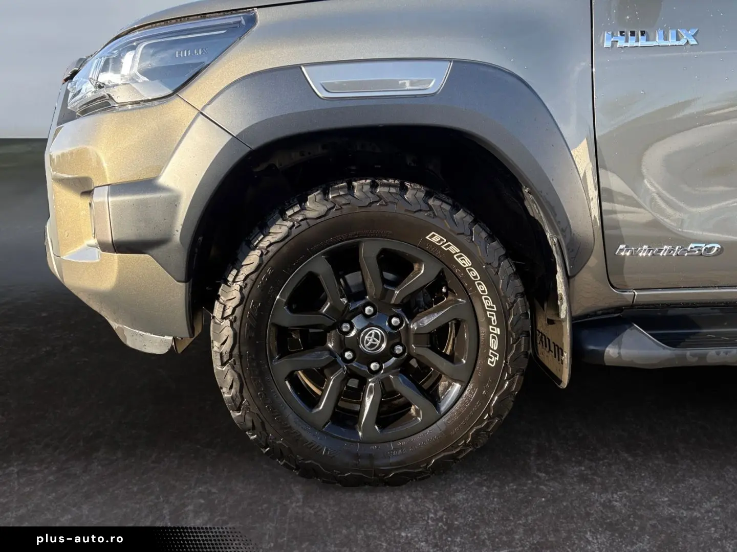 TOYOTA Hilux 4x4 Double Cab Invincible  AHK 360  Leder