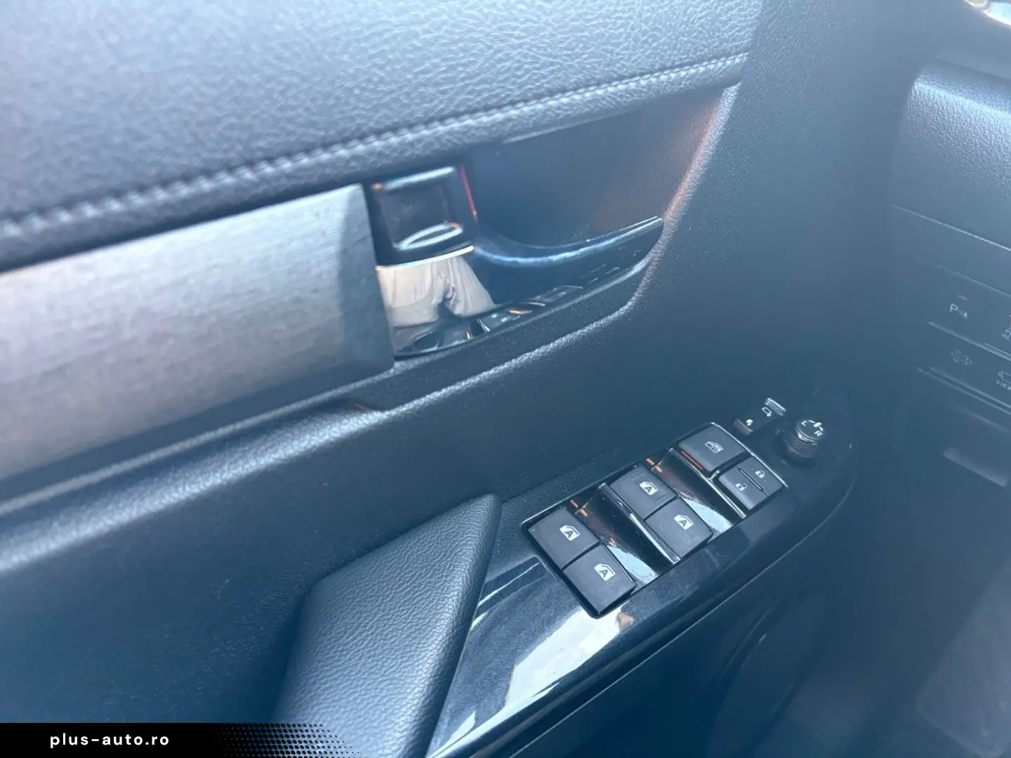 TOYOTA Hilux 4x4 Double Cab Invincible  AHK 360  Leder