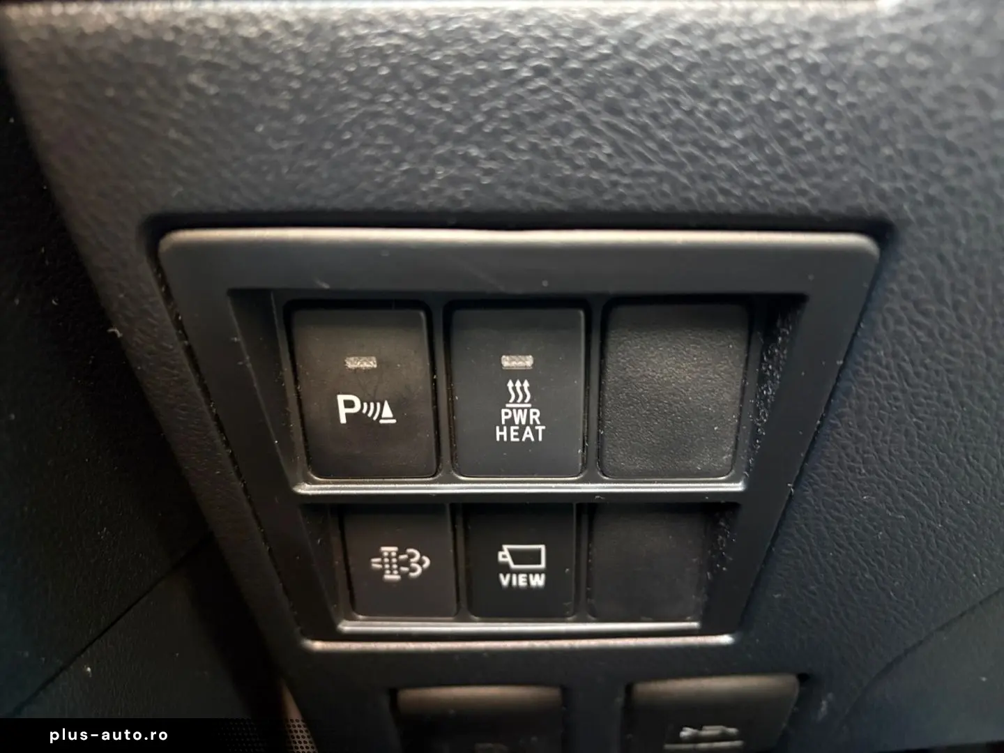 TOYOTA Hilux 4x4 Double Cab Invincible  AHK 360  Leder