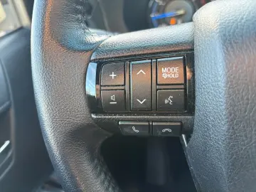 TOYOTA Hilux 4x4 Double Cab Invincible  AHK 360  Leder