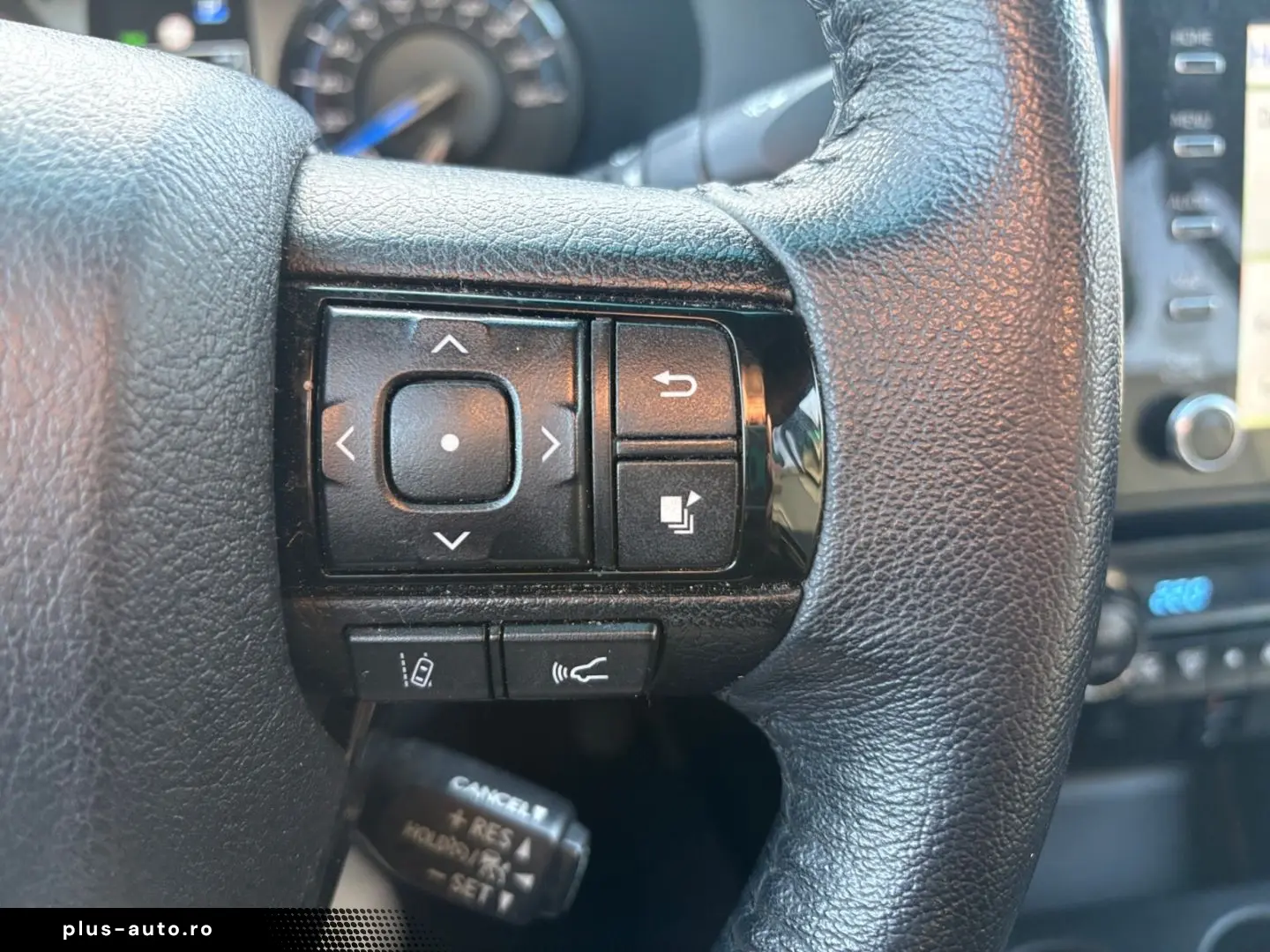 TOYOTA Hilux 4x4 Double Cab Invincible  AHK 360  Leder