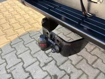 TOYOTA Hilux 4x4 Double Cab Invincible  AHK 360  Leder