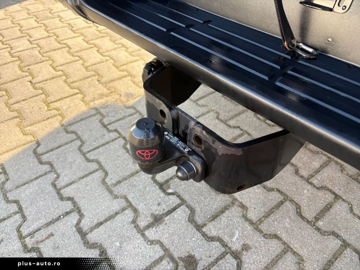 TOYOTA Hilux 4x4 Double Cab Invincible  AHK 360  Leder