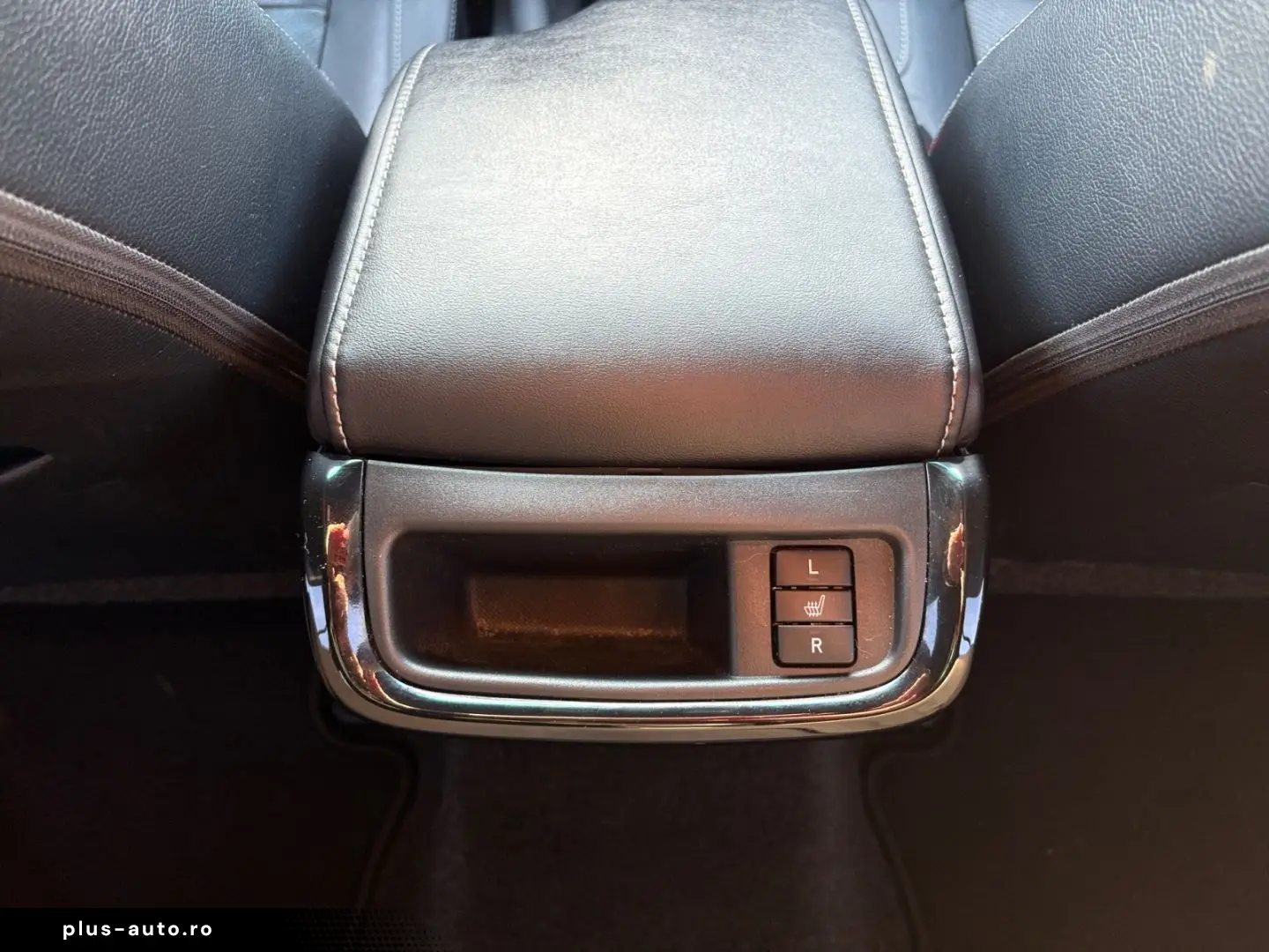 TOYOTA Hilux 4x4 Double Cab Invincible  AHK 360  Leder