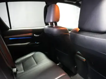 TOYOTA HILUX 2.8D DC AT INVINCIBLE