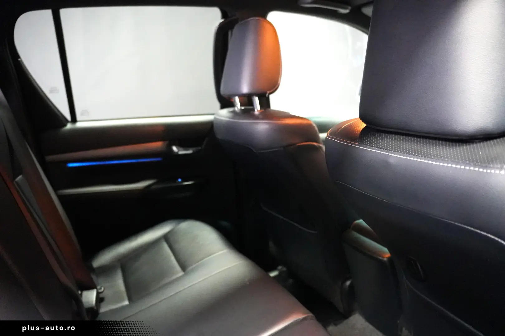 TOYOTA HILUX 2.8D DC AT INVINCIBLE