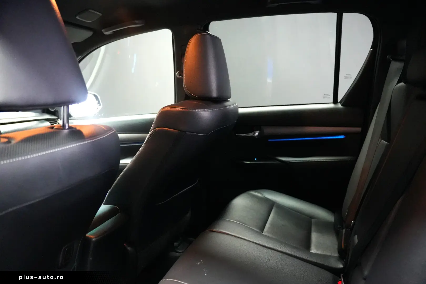 TOYOTA HILUX 2.8D DC AT INVINCIBLE