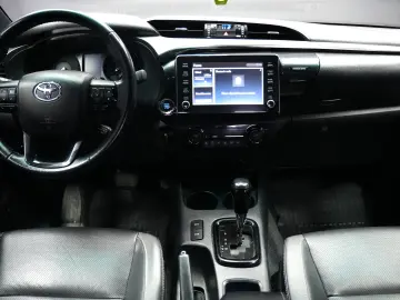 TOYOTA HILUX 2.8D DC AT INVINCIBLE