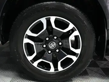 TOYOTA HILUX 2.8D DC AT INVINCIBLE