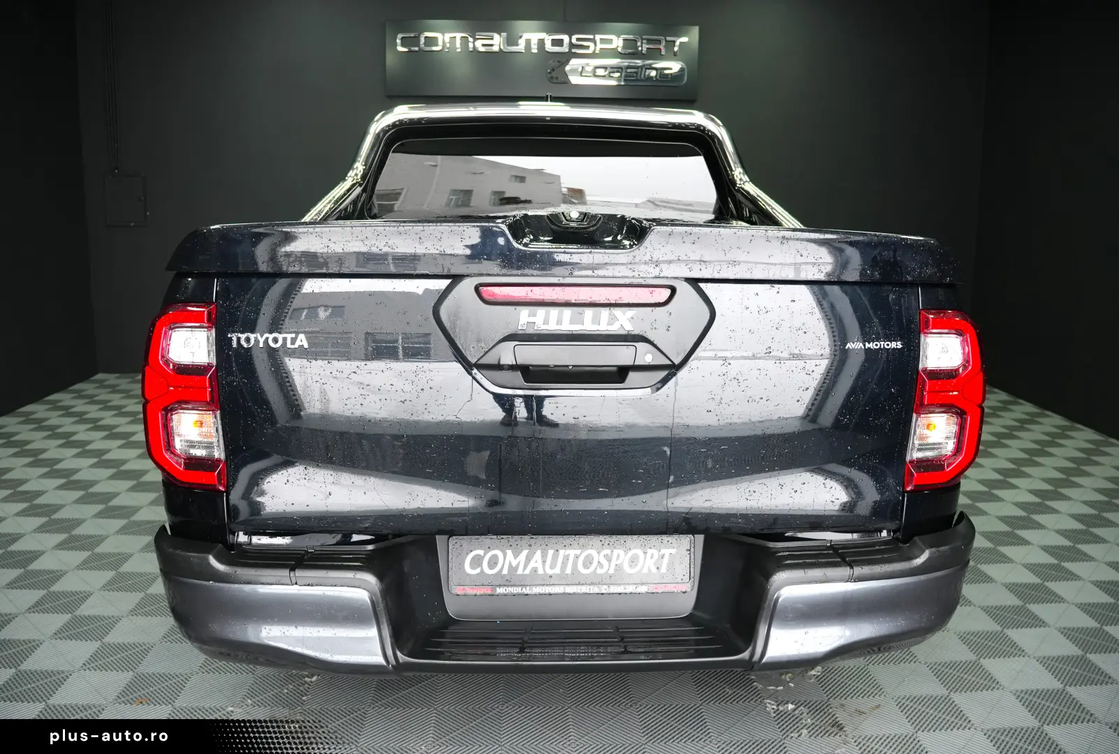 TOYOTA HILUX 2.8D DC AT INVINCIBLE