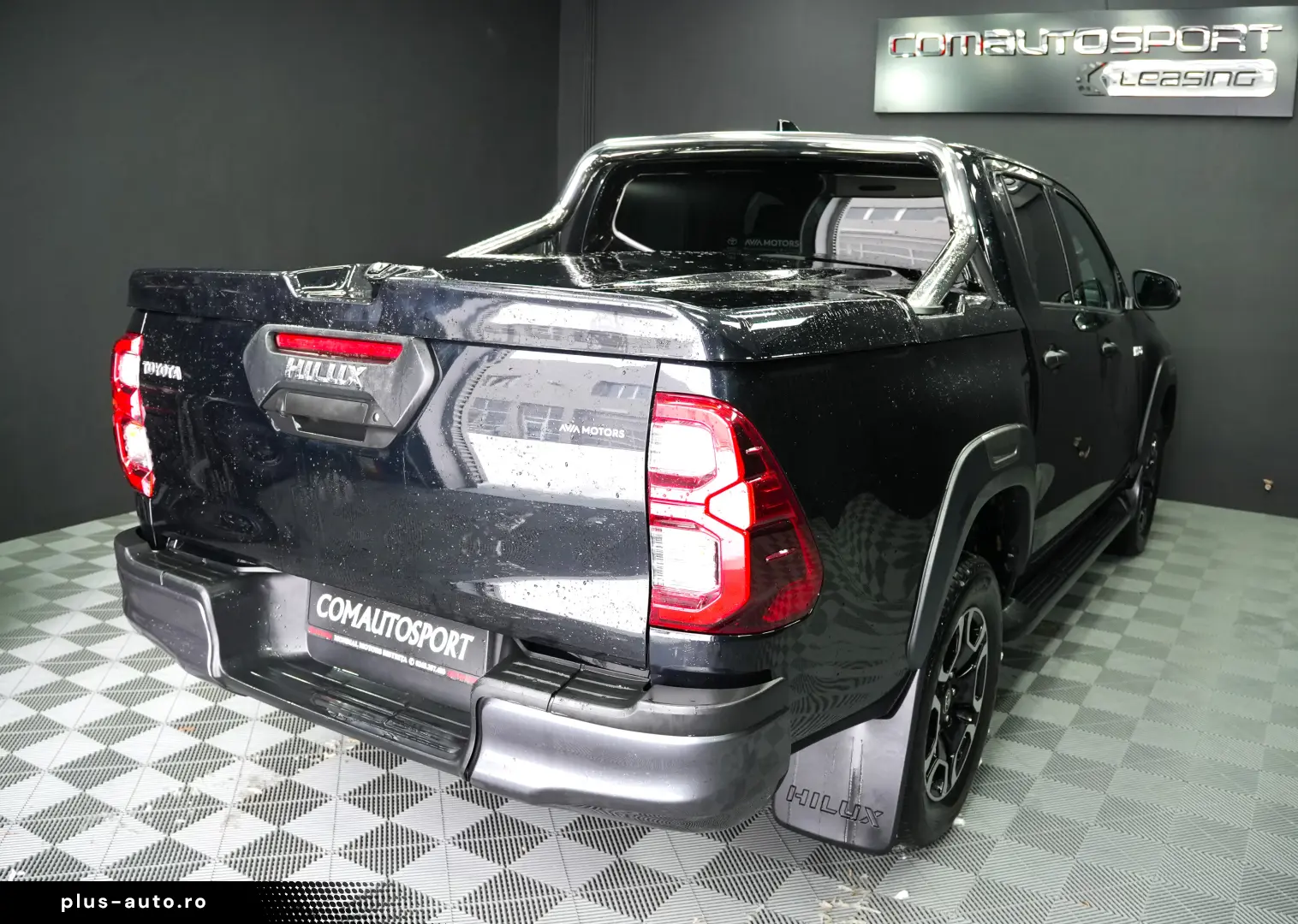 TOYOTA HILUX 2.8D DC AT INVINCIBLE