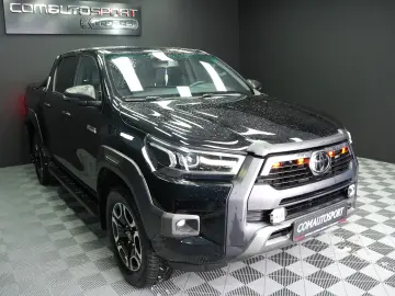 TOYOTA HILUX 2.8D DC AT INVINCIBLE