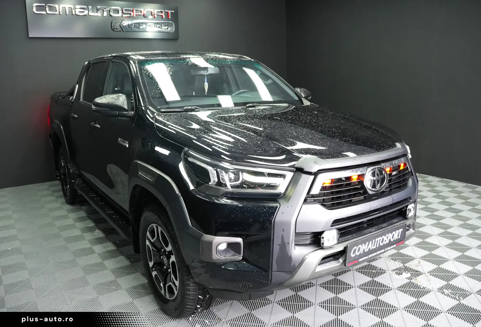 TOYOTA HILUX 2.8D DC AT INVINCIBLE