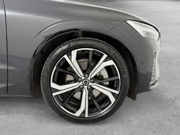 VOLVO XC60 B5 AWD Ultra Dark LUFTFAHRWERK   AHK   B&W