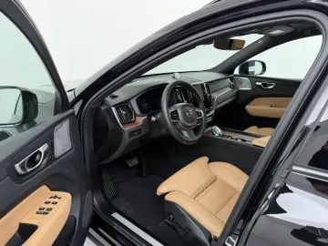 VOLVO XC60 B5 AWD Ultra Dark LUFTFAHRWERK   AHK   B&W