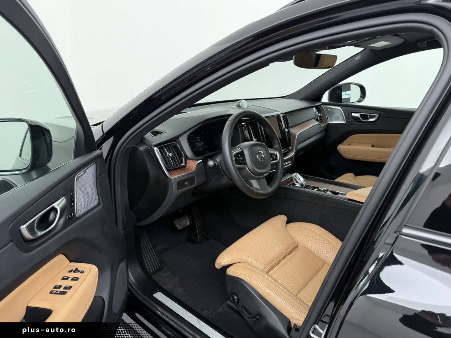 VOLVO XC60 B5 AWD Ultra Dark LUFTFAHRWERK   AHK   B&W