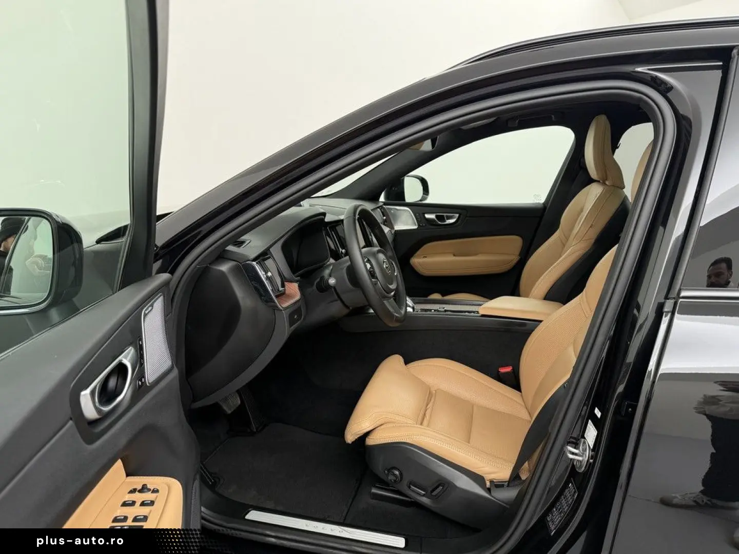 VOLVO XC60 B5 AWD Ultra Dark LUFTFAHRWERK   AHK   B&W