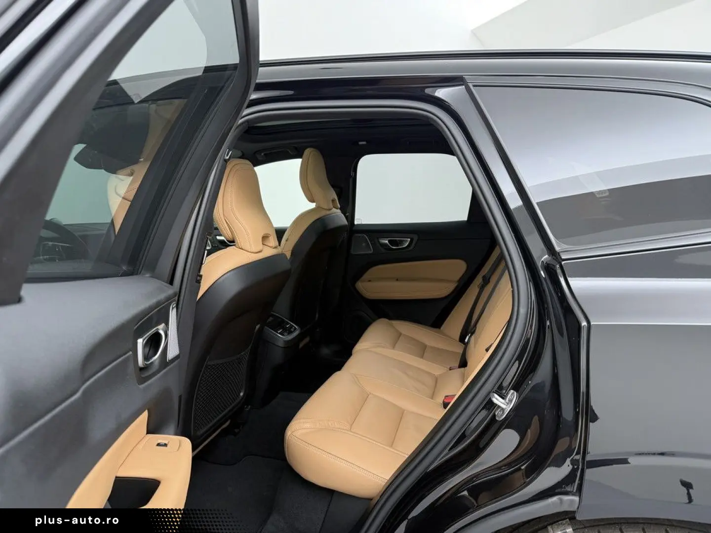 VOLVO XC60 B5 AWD Ultra Dark LUFTFAHRWERK   AHK   B&W