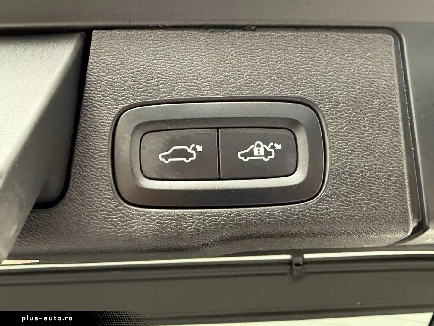 VOLVO XC60 B5 AWD Ultra Dark LUFTFAHRWERK   AHK   B&W