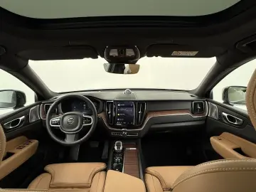 VOLVO XC60 B5 AWD Ultra Dark LUFTFAHRWERK   AHK   B&W