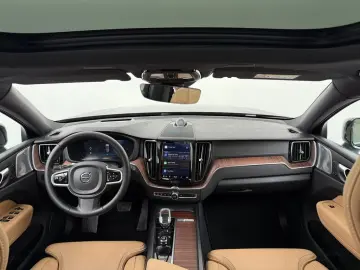 VOLVO XC60 B5 AWD Ultra Dark LUFTFAHRWERK   AHK   B&W