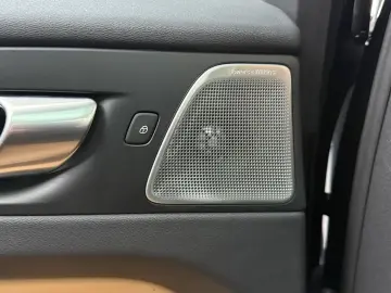 VOLVO XC60 B5 AWD Ultra Dark LUFTFAHRWERK   AHK   B&W