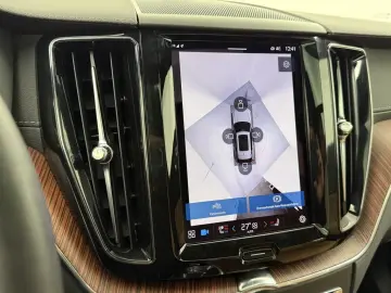 VOLVO XC60 B5 AWD Ultra Dark LUFTFAHRWERK   AHK   B&W