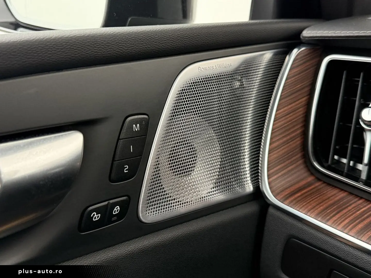 VOLVO XC60 B5 AWD Ultra Dark LUFTFAHRWERK   AHK   B&W