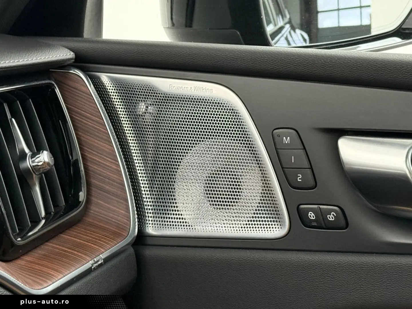 VOLVO XC60 B5 AWD Ultra Dark LUFTFAHRWERK   AHK   B&W