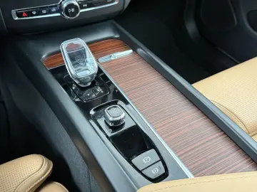 VOLVO XC60 B5 AWD Ultra Dark LUFTFAHRWERK   AHK   B&W