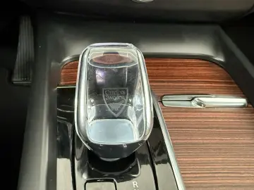 VOLVO XC60 B5 AWD Ultra Dark LUFTFAHRWERK   AHK   B&W