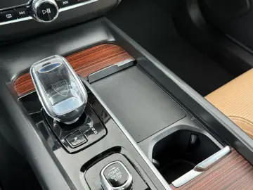 VOLVO XC60 B5 AWD Ultra Dark LUFTFAHRWERK   AHK   B&W