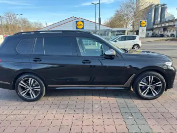BMW X7 M50