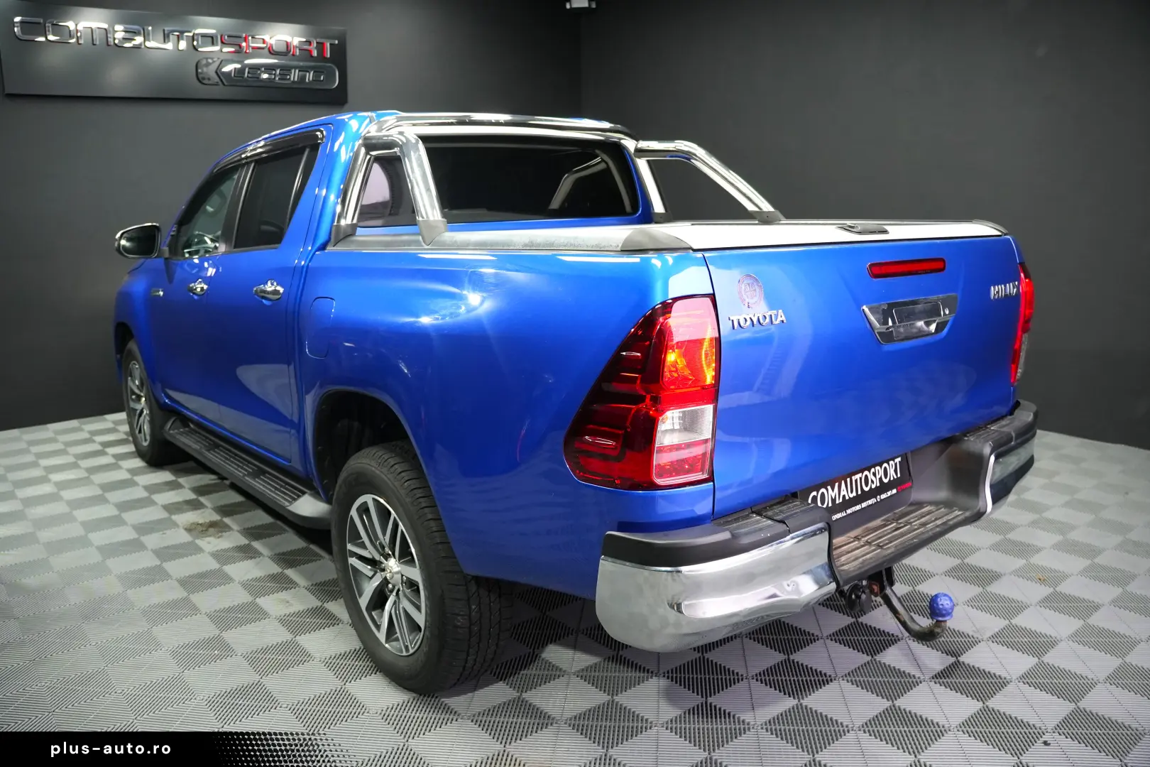 TOYOTA HILUX 2.4D DC AT INVINCIBLE