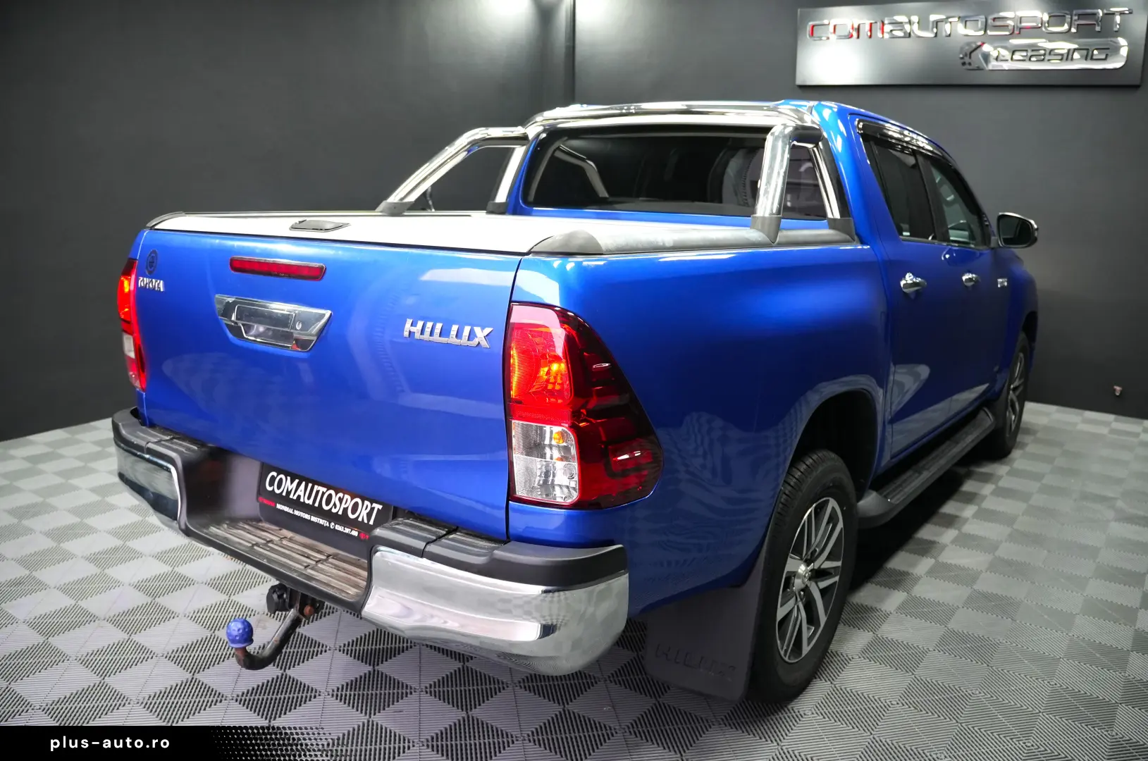 TOYOTA HILUX 2.4D DC AT INVINCIBLE