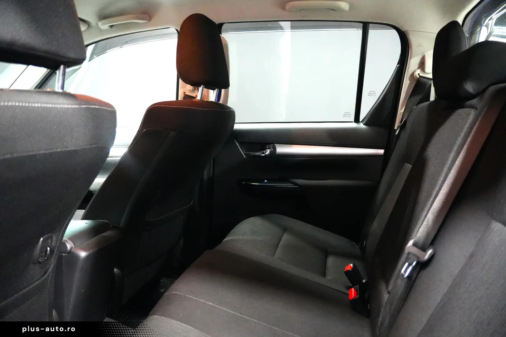 TOYOTA HILUX 2.4D DC AT INVINCIBLE