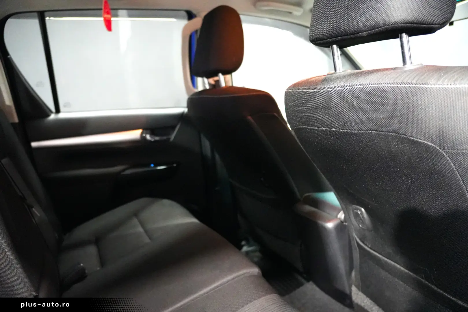 TOYOTA HILUX 2.4D DC AT INVINCIBLE