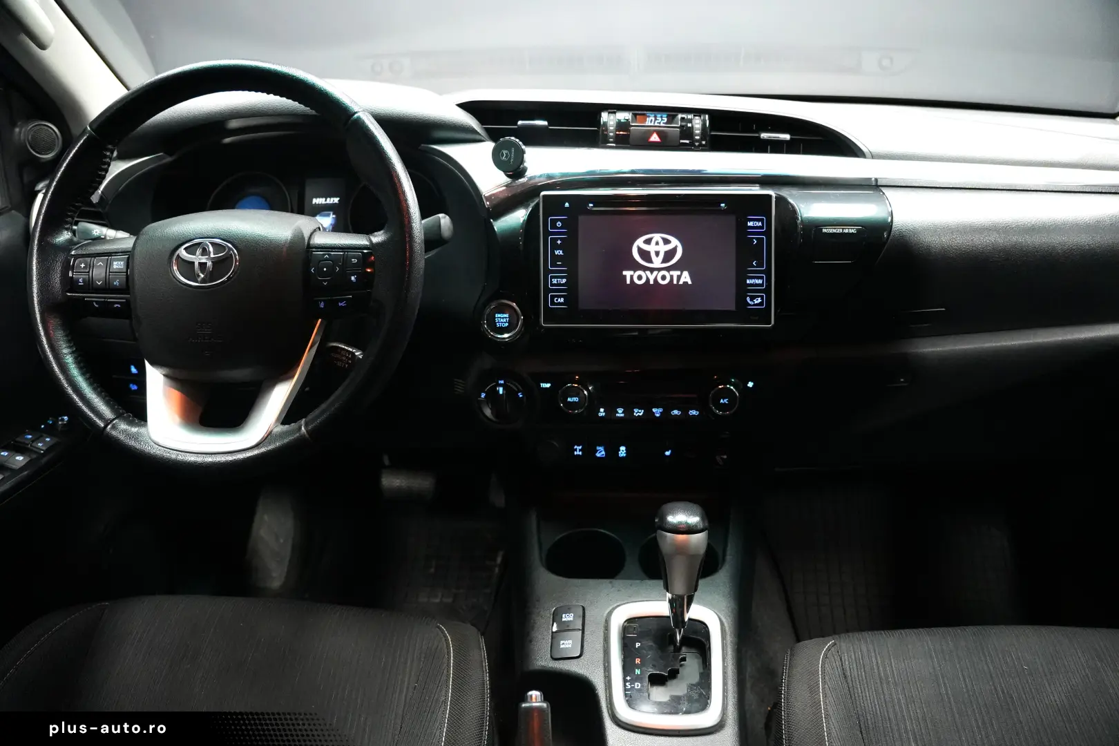 TOYOTA HILUX 2.4D DC AT INVINCIBLE