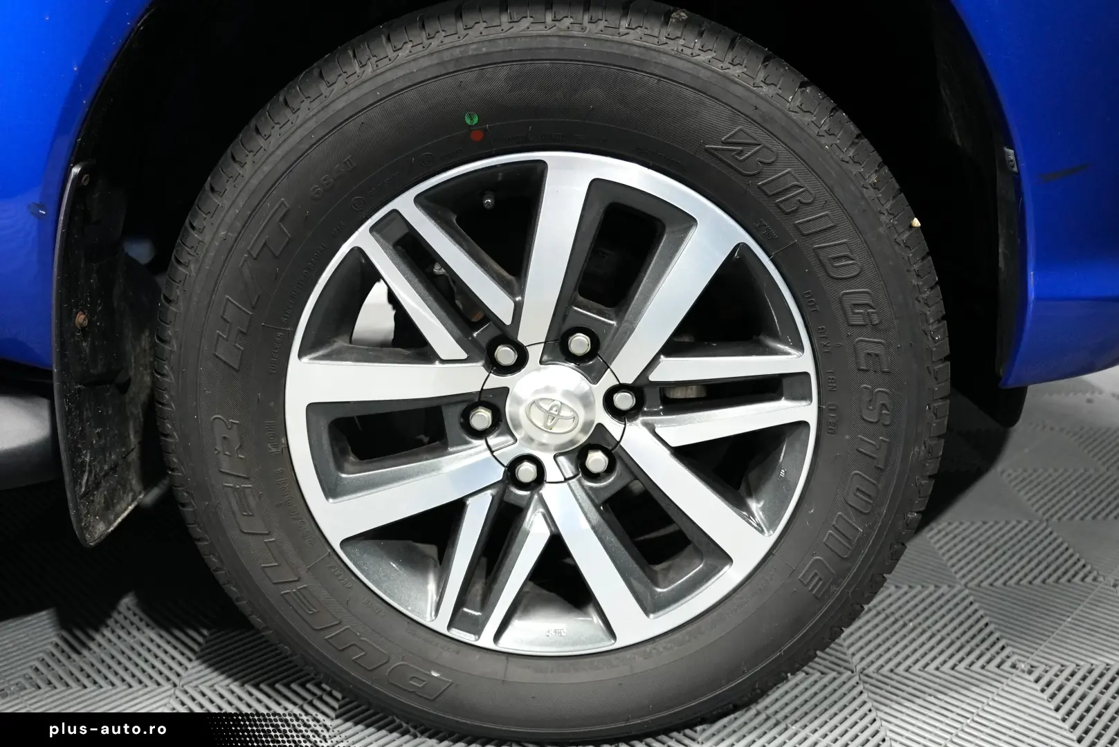 TOYOTA HILUX 2.4D DC AT INVINCIBLE