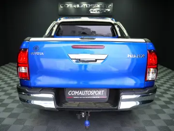 TOYOTA HILUX 2.4D DC AT INVINCIBLE