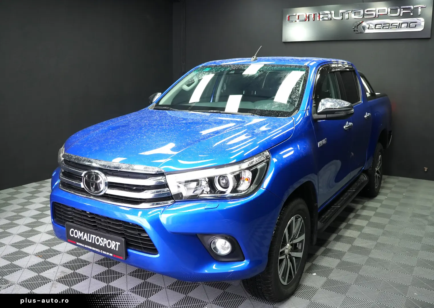 TOYOTA HILUX 2.4D DC AT INVINCIBLE