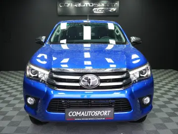 TOYOTA HILUX 2.4D DC AT INVINCIBLE