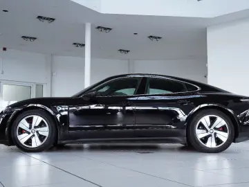 PORSCHE Taycan 4 S HUD BOSE Pano 360 Leder LED