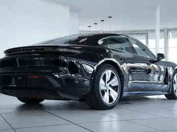 PORSCHE Taycan 4 S HUD BOSE Pano 360 Leder LED