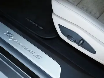 PORSCHE Taycan 4 S HUD BOSE Pano 360 Leder LED