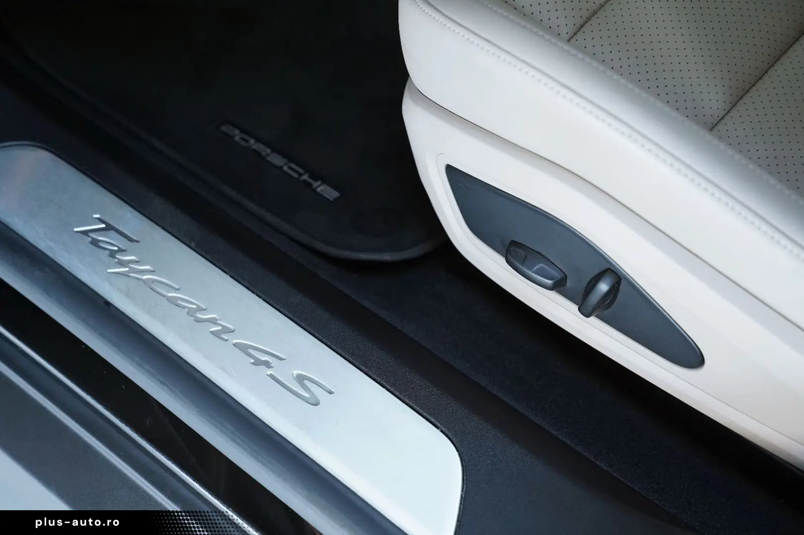 PORSCHE Taycan 4 S HUD BOSE Pano 360 Leder LED