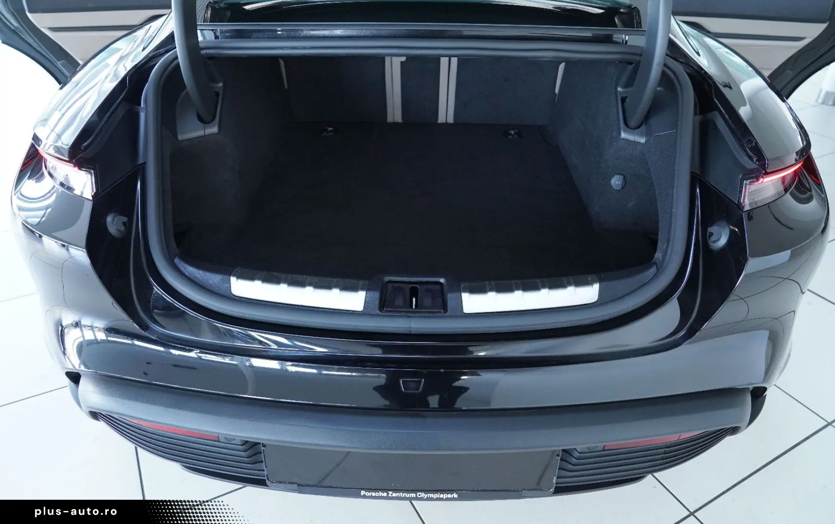 PORSCHE Taycan 4 S HUD BOSE Pano 360 Leder LED