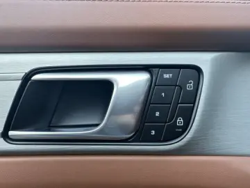 PORSCHE Panamera GTS 4.0  SPORTABGAS PANO HEAD-UP